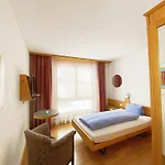 尚提欧酒店 3*
